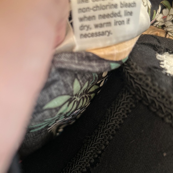 Japanese Gold Black Red and White Cotton Kimono - Picture 7 of 7